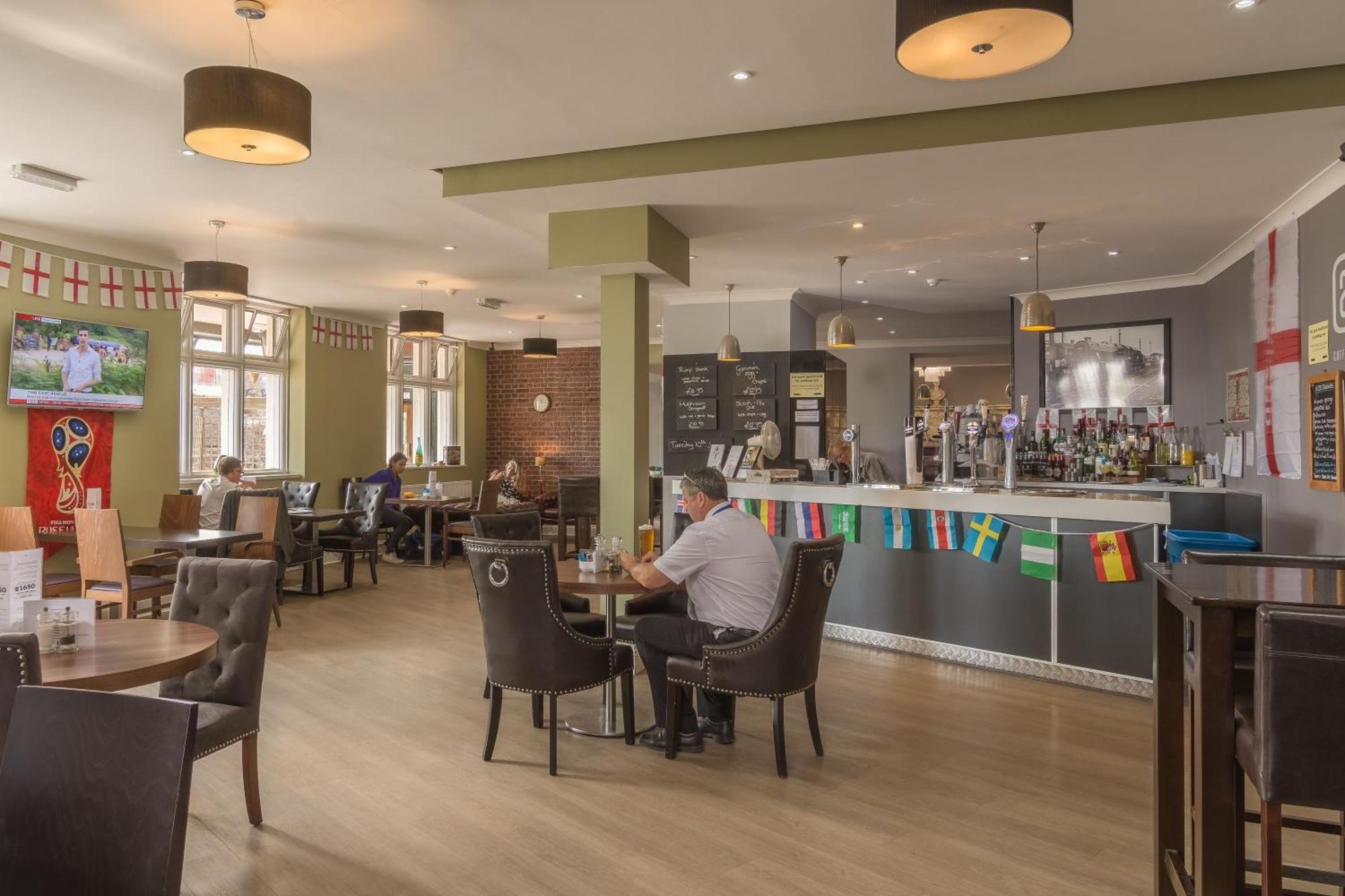 Crewe Arms Hotel Bagian luar foto