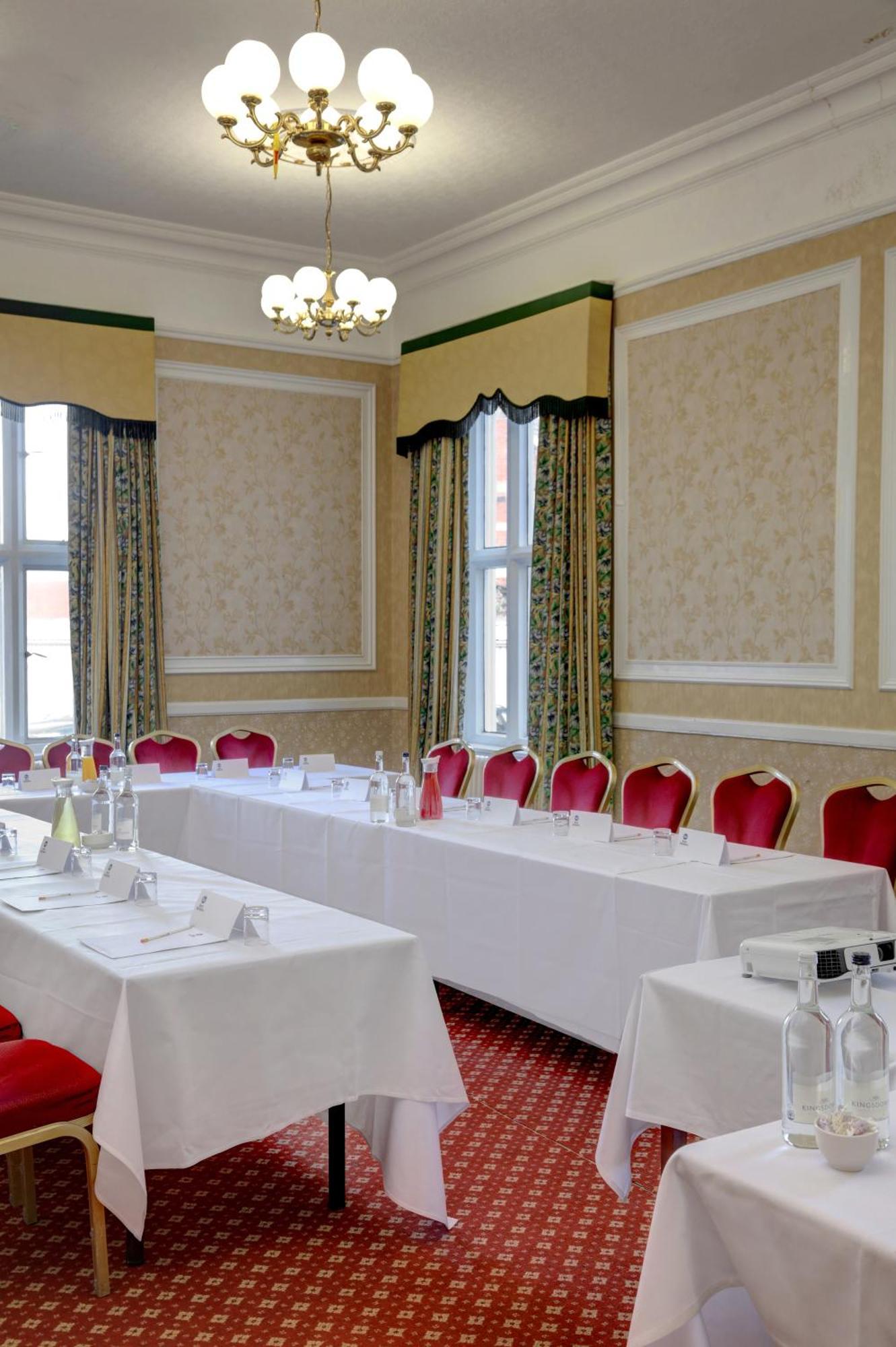 Crewe Arms Hotel Bagian luar foto