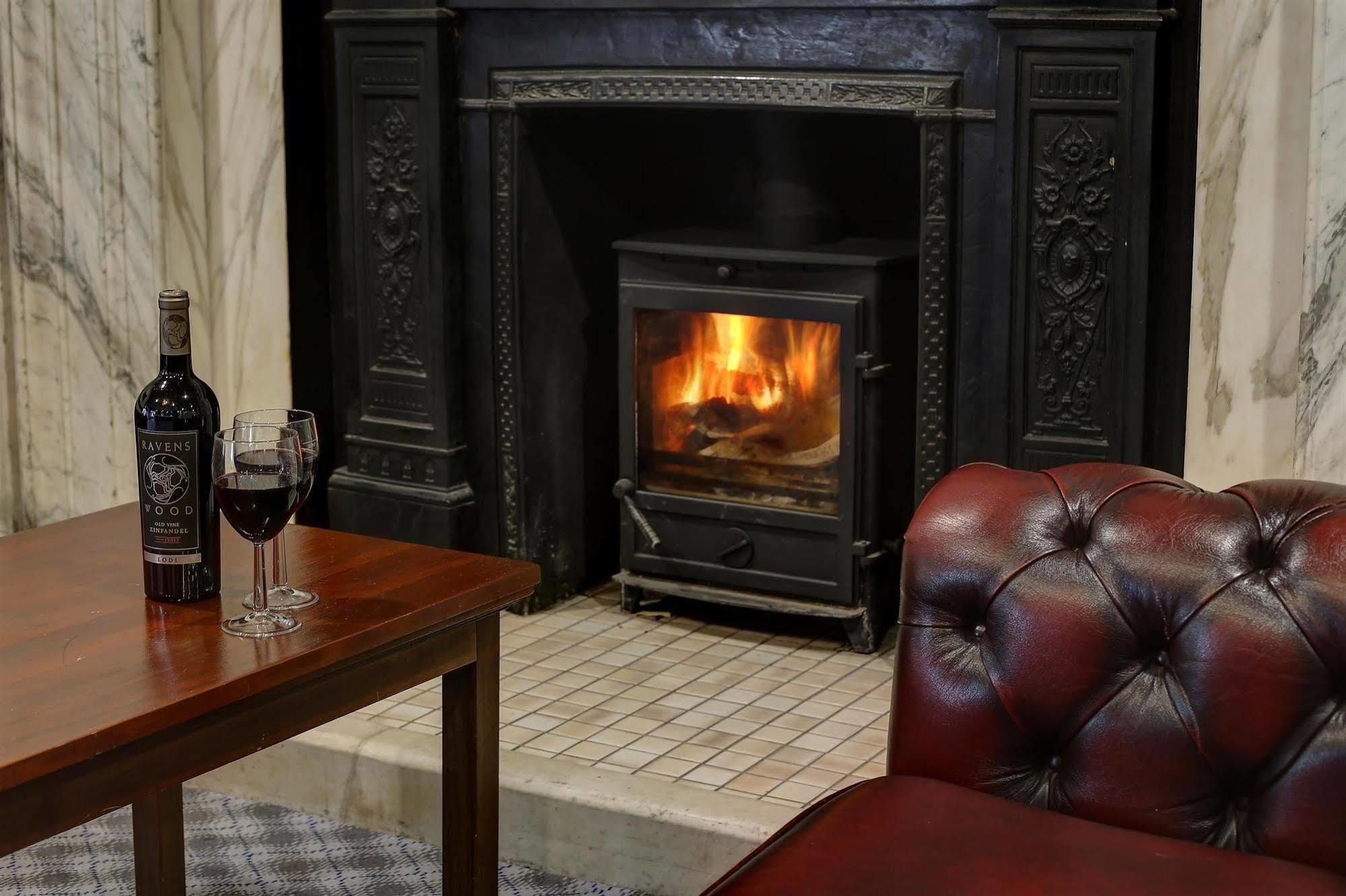Crewe Arms Hotel Bagian luar foto