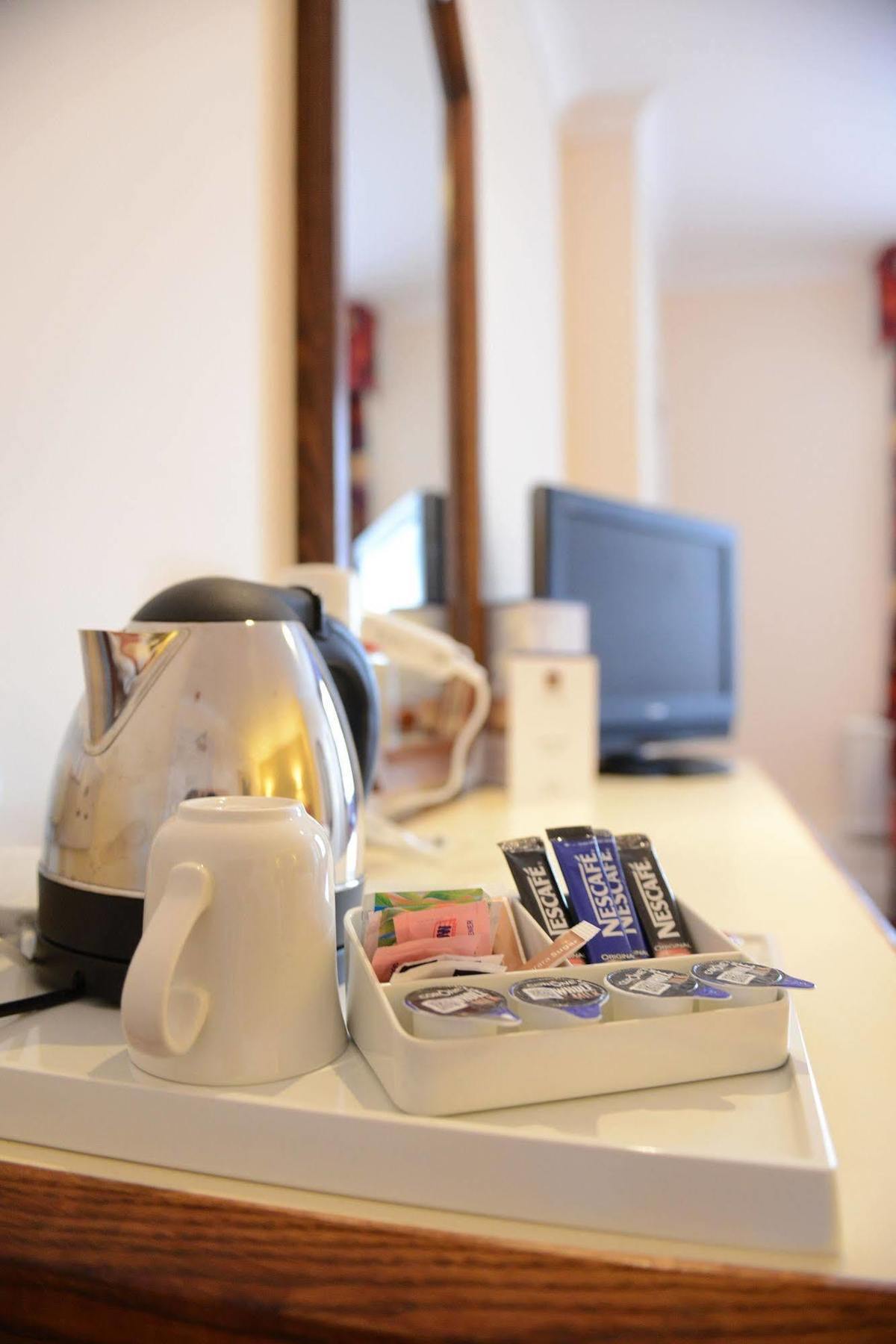 Crewe Arms Hotel Bagian luar foto