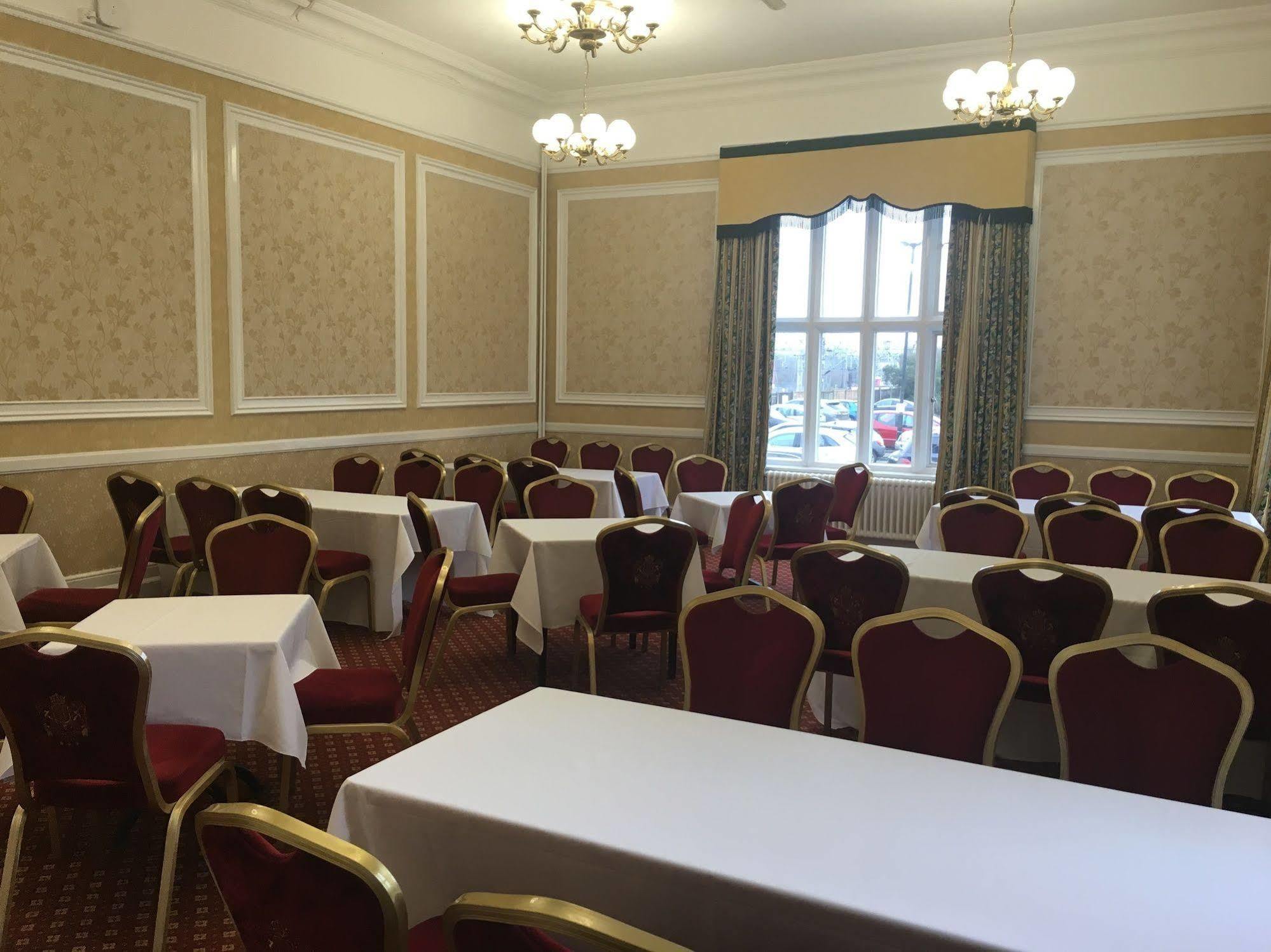 Crewe Arms Hotel Bagian luar foto